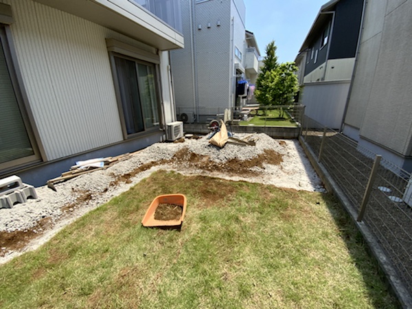 ウッドデッキから コンクリートテラス バークチップ 茨城県で外構工事 造園工事やエクステリアはwoody Garden株式会社 ウッディーガーデン へ